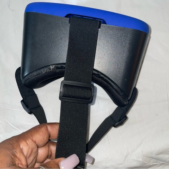 Blue VR Headset - Picture 4 of 5